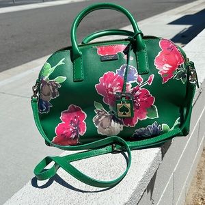 Beautiful flower print Kate Spade Purse!!! ♠️♠️♠️